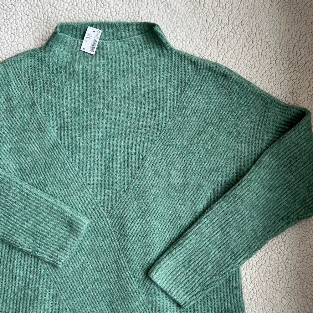 New Long-Sleeve Mock-Neck Loose Sweater - Picture 2 of 7